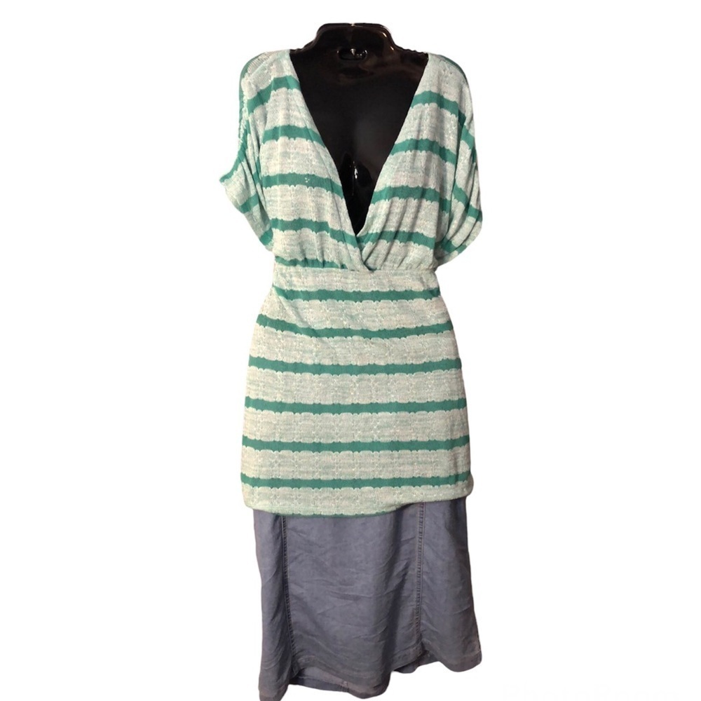 Plus Size Green & White Knit Suplice Front shoulder Ruching Slit Back​​​​